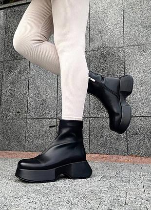 Крутые женские черные деми ботинки