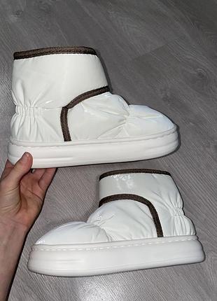 Женские зимние дутики / угги на платформе / теплая обувь