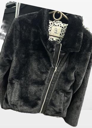 Косуха з штучного хутра, пише 11-12 років, але на худу хс буде.