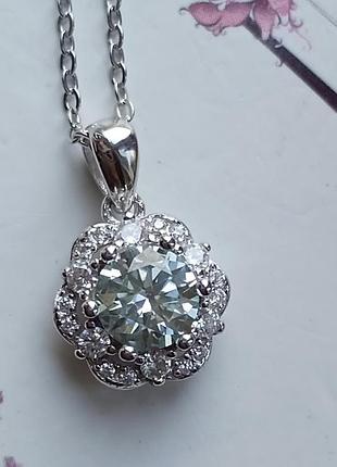 Колье с голубым муассанитом. муассанит