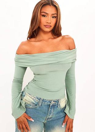 Мʼятний лонгслів з відкритими плечима prettylittlething