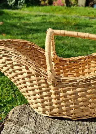 Хорошая винтажная подставка корзина для бутылки вина.