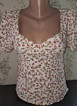 Красива ніжна футболка маєчка принт квітковий