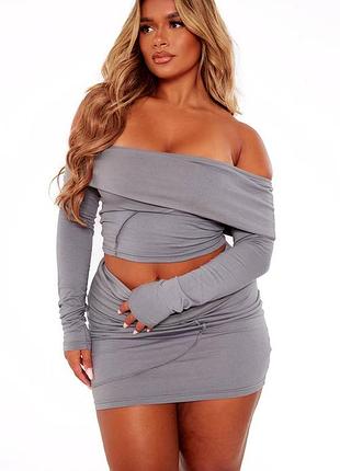 Сірий лонгслів з відкритими плечами prettylittlething