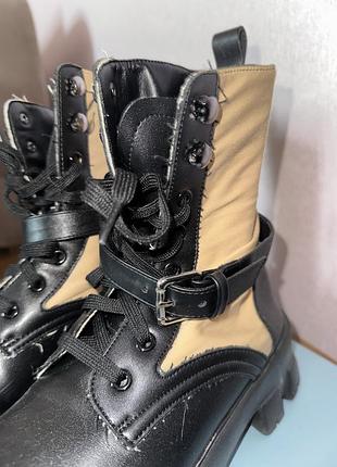 Чорно-коричневі ботинки prada