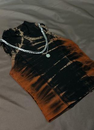 Майка з цікавим малюнком