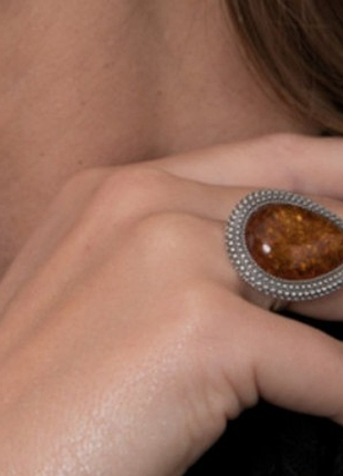 Шикарное кольцо с янтарём