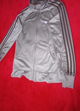 Жіночій спортивний костюм adidas. оригинал. в дуже гарному стані.