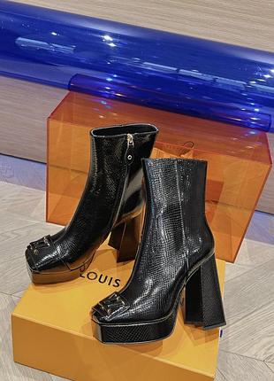 Черевики жіночі