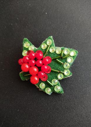 Брошь "калина" ручной работы