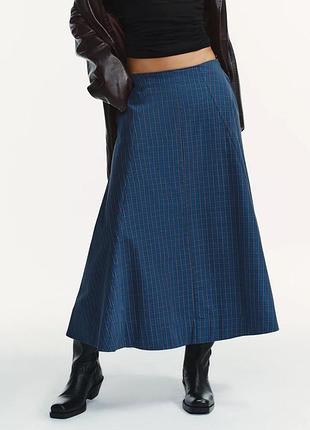 Юбка в клетку средней длины со складками