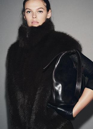 Жилет черный из искусственного меха zara