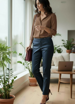 Стильні джинси під шкіру  брючного типу із заклепками на поясі. турція