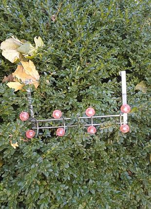 Вешалка винтажная на двери в отличном состоянии.тайвань! качественный металл.