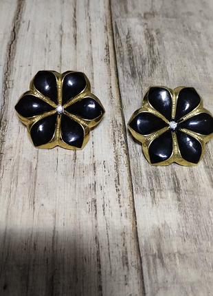 Серьги в золотом тоне и черная эмаль