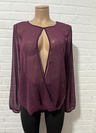 Жіноча цікава блузка блуза з вирізом