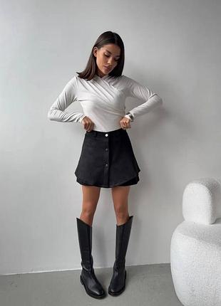 Стильные женские замшевые шорты с баской