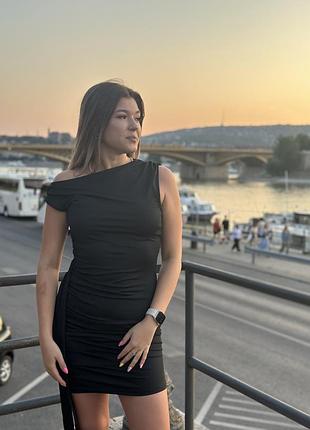 Маленьке чорне платтячко