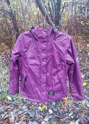 Осенняя куртка jack wolfskin