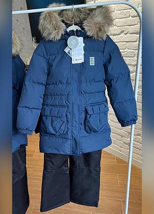 Комплект зимовий подовжений пуховик з хутром на капюшоні та теплі штани для дівчинки lego wear р.116-122