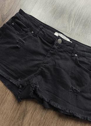 Жіночі короткі чорні шорти