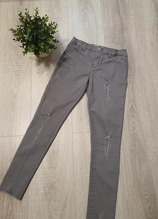 Серые джинсы скинни для девочки