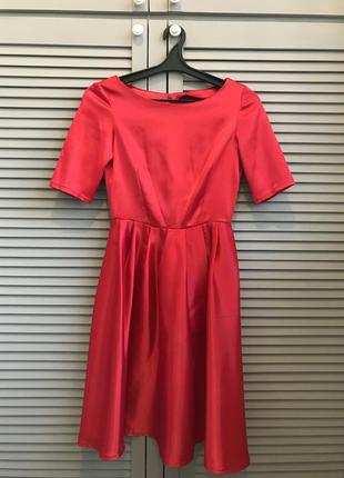 Красное платье атласное