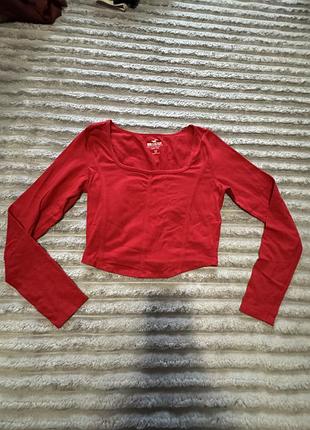 Червоний топ з довгим рукавом