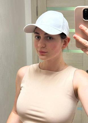 Кепка біла та чорна є в наявності кожна по 300 грн , можна придбати окремо