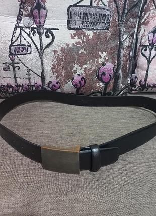 Чорний шкіряний ремень