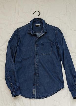 Рубашка джинсова calvin klein жіноча сорочка синя розмір s, с