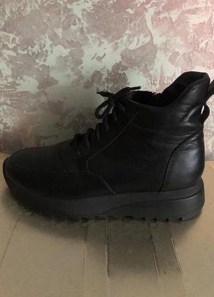 Черевики нові, шкіра