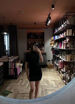 Чорна жіноча сукня