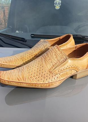 Туфлі з перфорацією 44