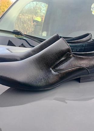 Стильные туфли лакированные под змеиную кожу 44,45