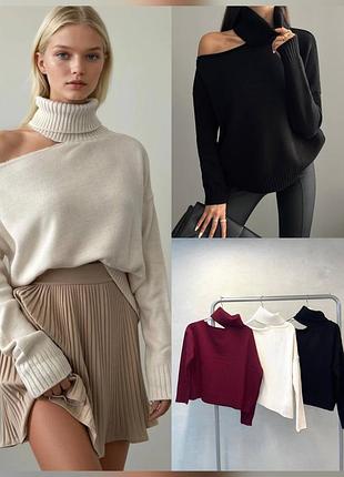 Женский свитер с вырезом на плече