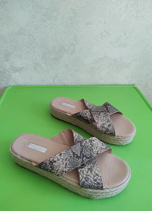Жіночі шльопанці на плетеній платформі 37 розміру від бренду primark