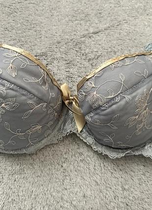 Бюстгальтер жіночий