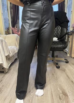 Брюки жіночі з еко шкіри, розмір м-л
