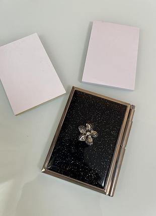 Блокнот з ручкою