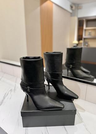 Черевики жіночі