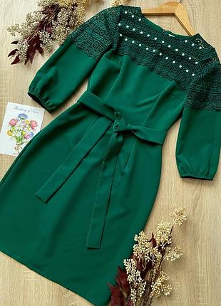 Святкова сукня міді з пишними рукавами приталена з міцним кружевом та перлинками