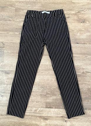 Чорні брюки у смужку mango