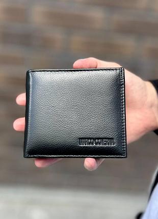 Стильний чоловічий гаманець на кнопках з натуральної шкіри. компактний формат поєднується з функціональністю: відділення для документів/купюр та монет