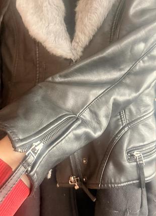 Курточка утеплена всередині , натуральне хутро зайця , розмір м