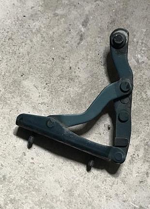 Бу петля крышки багажника правая renault laguna 1 хетчбэк, 7700823678