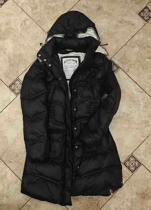 Пуховик hilfiger. состояние хорошее. оригинал. размер xs-s