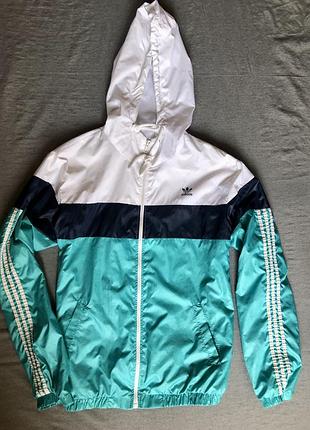 Жіноча вітровка adidas