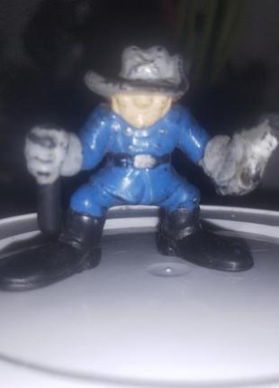 Фигурка "большие приключения дикого запаха" - fisher price 1999