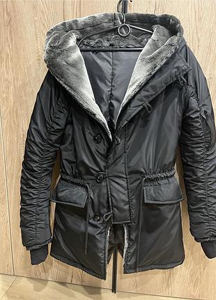 Куртка зимова, дуже тепла і вигляда стильно